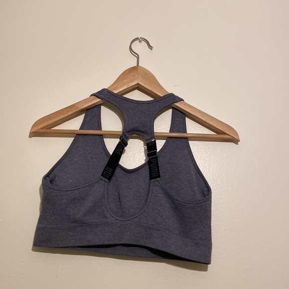 Puma gray sport bra . Size L - Picture 2 of 9